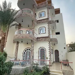 full-moon-house.hotels-luxor-egypt.com/